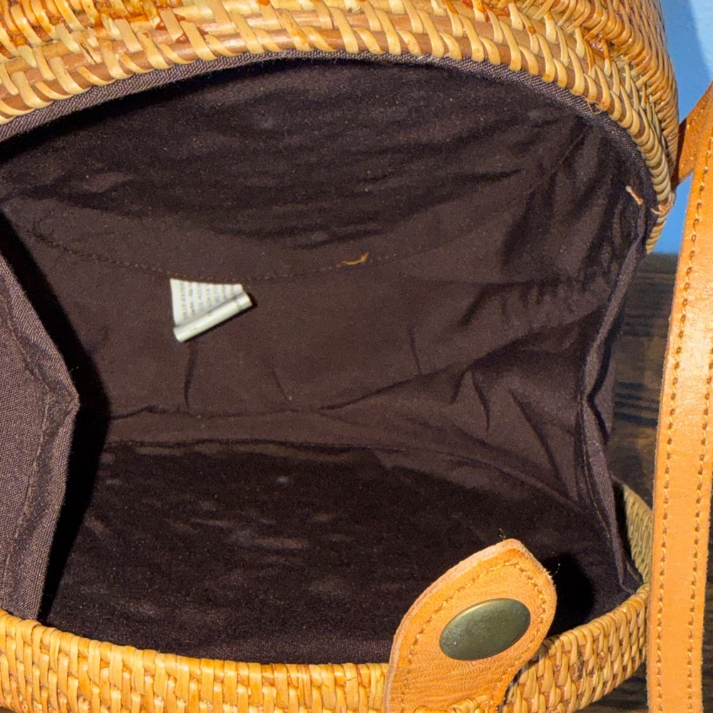 Street Level Round Woven Crossbody Bag in Tan Brown - Picture 5 of 9